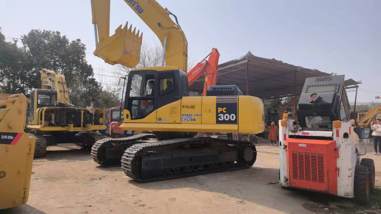 KOMATSU PC300-7 - Pásové rýpadlo: obrázok 3 KOMATSU PC300-7 - Pásové rýpadlo: obrázok 3
