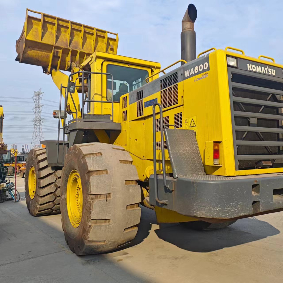 KOMATSU WA600-3 - Kolesový nakladač: obrázok 3 KOMATSU WA600-3 - Kolesový nakladač: obrázok 3
