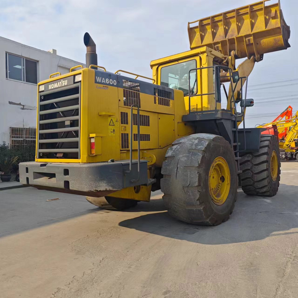 KOMATSU WA600-3 - Kolesový nakladač: obrázok 2 KOMATSU WA600-3 - Kolesový nakladač: obrázok 2