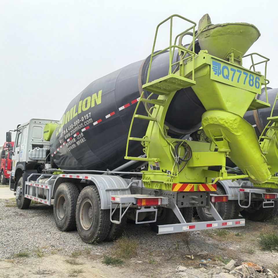 SINOTRUK Howo 6x4 mixer pump truck - Nákladné auto: obrázok 4 SINOTRUK Howo 6x4 mixer pump truck - Nákladné auto: obrázok 4