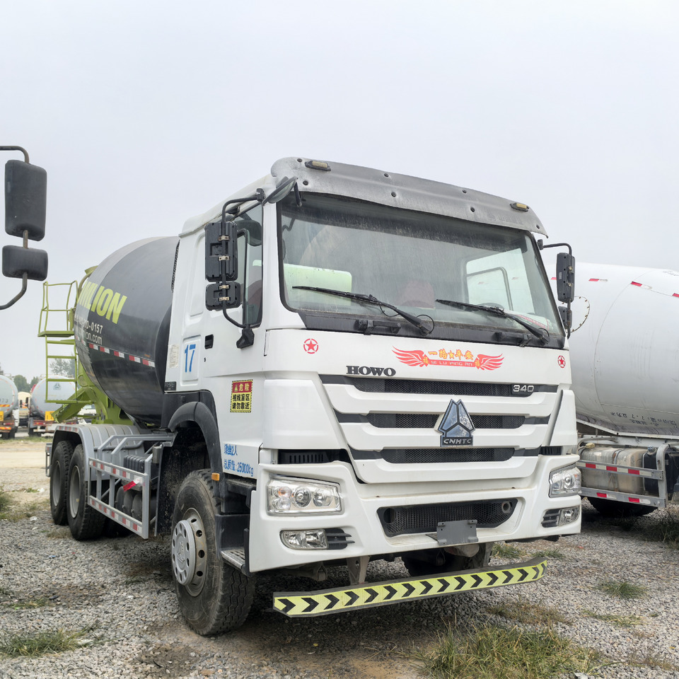 SINOTRUK Howo 6x4 mixer pump truck - Nákladné auto: obrázok 1 SINOTRUK Howo 6x4 mixer pump truck - Nákladné auto: obrázok 1