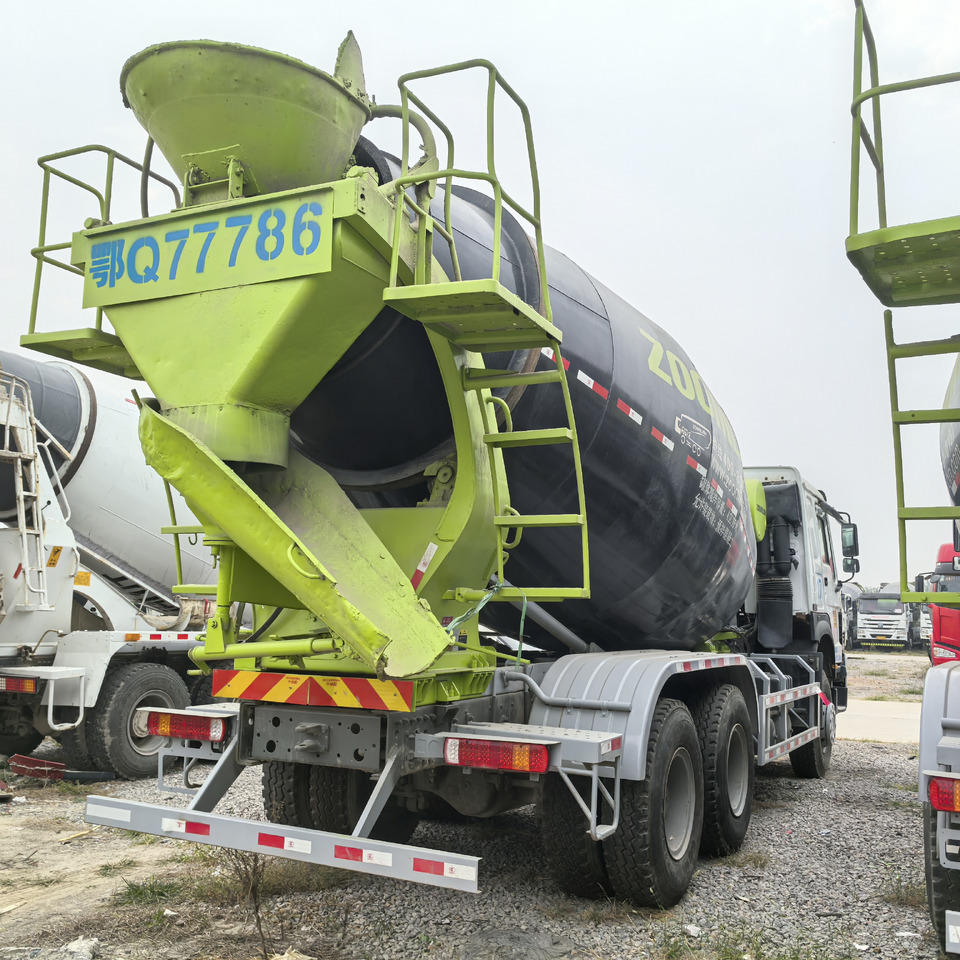 SINOTRUK Howo 6x4 mixer pump truck - Nákladné auto: obrázok 5 SINOTRUK Howo 6x4 mixer pump truck - Nákladné auto: obrázok 5