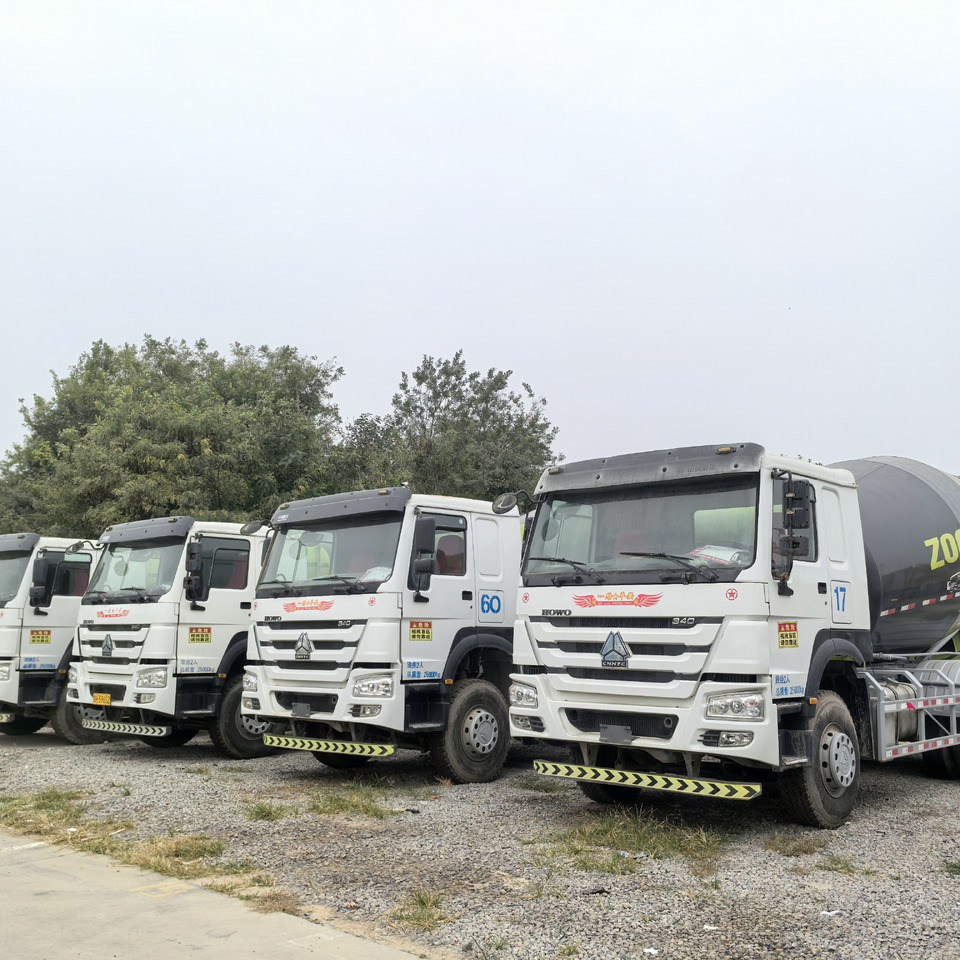 SINOTRUK Howo 6x4 mixer pump truck - Nákladné auto: obrázok 3 SINOTRUK Howo 6x4 mixer pump truck - Nákladné auto: obrázok 3