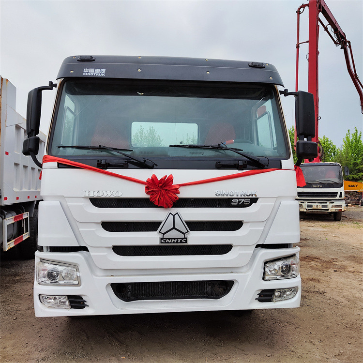 HOWO HOWO 6x4 375 tractor - Ťahač: obrázok 2 HOWO HOWO 6x4 375 tractor - Ťahač: obrázok 2
