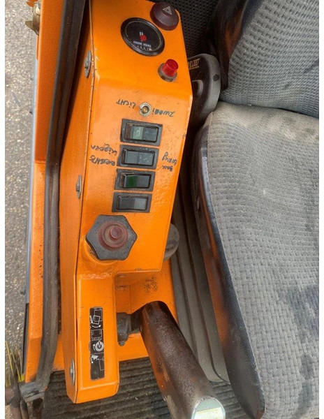 Nilfisk MFH2200 SWEEPER MFH 2200 CLEANER - Priemyselný zametací stroj: obrázok 5 Nilfisk MFH2200 SWEEPER MFH 2200 CLEANER - Priemyselný zametací stroj: obrázok 5