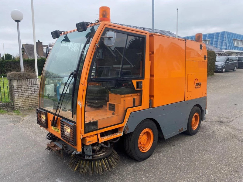 Nilfisk MFH2200 SWEEPER MFH 2200 CLEANER - Priemyselný zametací stroj: obrázok 1 Nilfisk MFH2200 SWEEPER MFH 2200 CLEANER - Priemyselný zametací stroj: obrázok 1