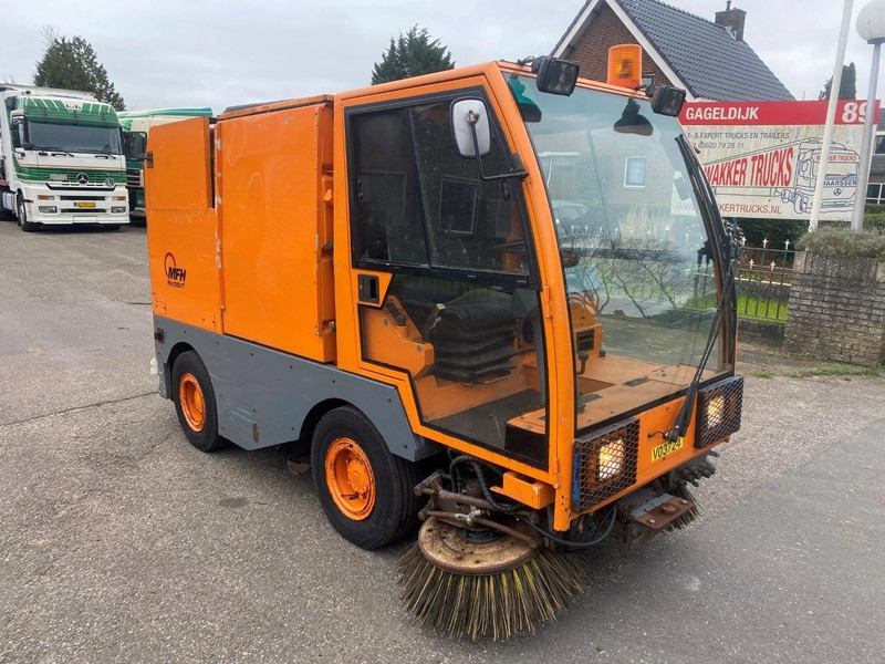 Nilfisk MFH2200 SWEEPER MFH 2200 CLEANER - Priemyselný zametací stroj: obrázok 3 Nilfisk MFH2200 SWEEPER MFH 2200 CLEANER - Priemyselný zametací stroj: obrázok 3