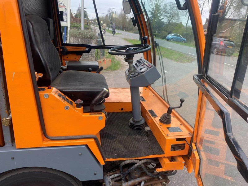 Nilfisk MFH2200 SWEEPER MFH 2200 CLEANER - Priemyselný zametací stroj: obrázok 4 Nilfisk MFH2200 SWEEPER MFH 2200 CLEANER - Priemyselný zametací stroj: obrázok 4