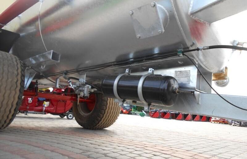 POMOT Single-axial tanker truck/ Beczkowóz wóz asenizacyjny 5000 l - Fekálny náves: obrázok 5 POMOT Single-axial tanker truck/ Beczkowóz wóz asenizacyjny 5000 l - Fekálny náves: obrázok 5