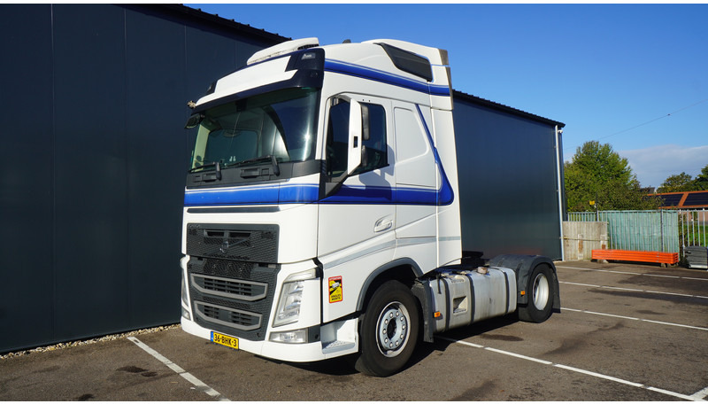Volvo FH 420 EURO 6 GLOBETROTTER WITH TRS - Ťahač: obrázok 3 Volvo FH 420 EURO 6 GLOBETROTTER WITH TRS - Ťahač: obrázok 3
