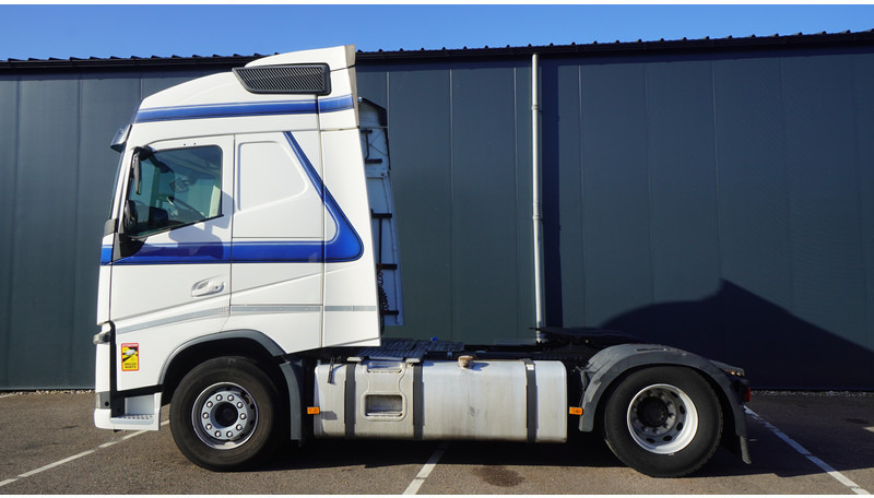 Volvo FH 420 EURO 6 GLOBETROTTER WITH TRS - Ťahač: obrázok 1 Volvo FH 420 EURO 6 GLOBETROTTER WITH TRS - Ťahač: obrázok 1