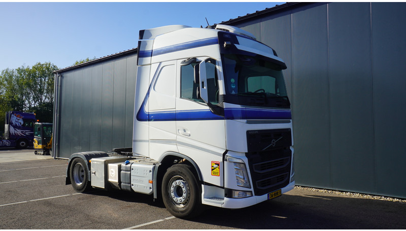 Volvo FH 420 EURO 6 GLOBETROTTER WITH TRS - Ťahač: obrázok 4 Volvo FH 420 EURO 6 GLOBETROTTER WITH TRS - Ťahač: obrázok 4