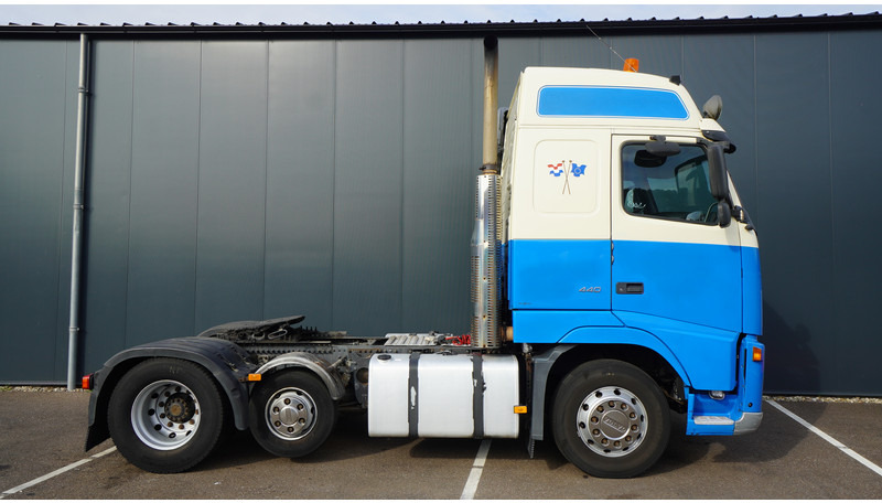 Volvo FH 440 6X2 GLOBETROTTER EURO 3 - Ťahač: obrázok 2 Volvo FH 440 6X2 GLOBETROTTER EURO 3 - Ťahač: obrázok 2
