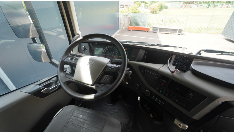 Volvo FH 460 8X2 20 FT CONTAINER TRANSPORT TRUCK - Kontejnérový podvozek/ Výměnná nástavba: obrázok 5 Volvo FH 460 8X2 20 FT CONTAINER TRANSPORT TRUCK - Kontejnérový podvozek/ Výměnná nástavba: obrázok 5