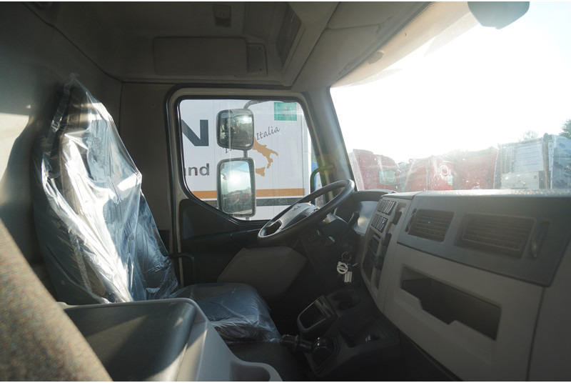 Volvo FL 280 CLOSED BOX BROKEN ENGINE NOT DRIVABLE - Skříňový nákladní auto: obrázok 5 Volvo FL 280 CLOSED BOX BROKEN ENGINE NOT DRIVABLE - Skříňový nákladní auto: obrázok 5