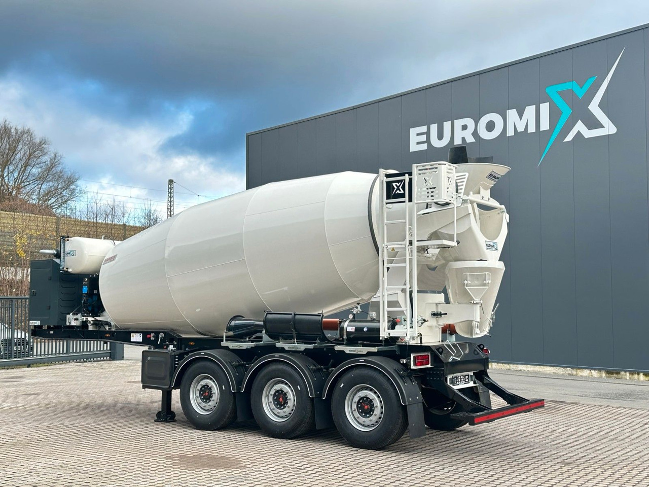 EUROMIX MTP - 12m³ Betonmischer-Auflieger - Domiešavač: obrázok 4 EUROMIX MTP - 12m³ Betonmischer-Auflieger - Domiešavač: obrázok 4