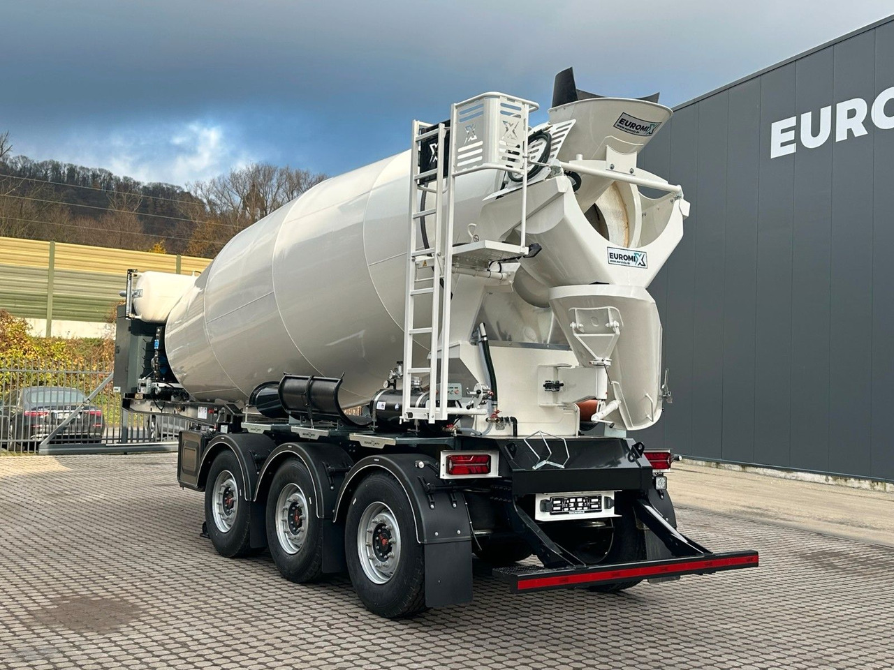 EUROMIX MTP - 12m³ Betonmischer-Auflieger - Domiešavač: obrázok 5 EUROMIX MTP - 12m³ Betonmischer-Auflieger - Domiešavač: obrázok 5