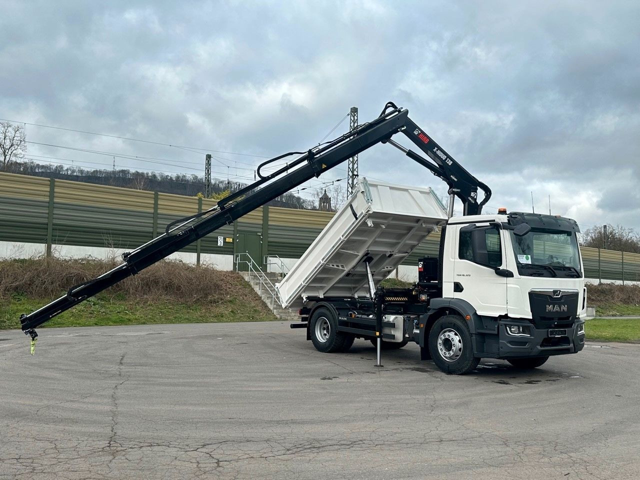 MAN TGM 18.320 4x2 Euro6e Hiab X-HiDuo 138DS-3 - Sklápač, Auto s hydraulickou rukou: obrázok 1 MAN TGM 18.320 4x2 Euro6e Hiab X-HiDuo 138DS-3 - Sklápač, Auto s hydraulickou rukou: obrázok 1