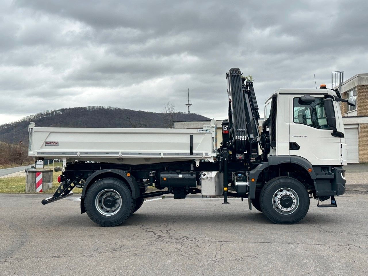 MAN TGM 18.320 4x4 Euro6e Hiab X-HiDuo 138DS-3 - Sklápač, Auto s hydraulickou rukou: obrázok 4 MAN TGM 18.320 4x4 Euro6e Hiab X-HiDuo 138DS-3 - Sklápač, Auto s hydraulickou rukou: obrázok 4