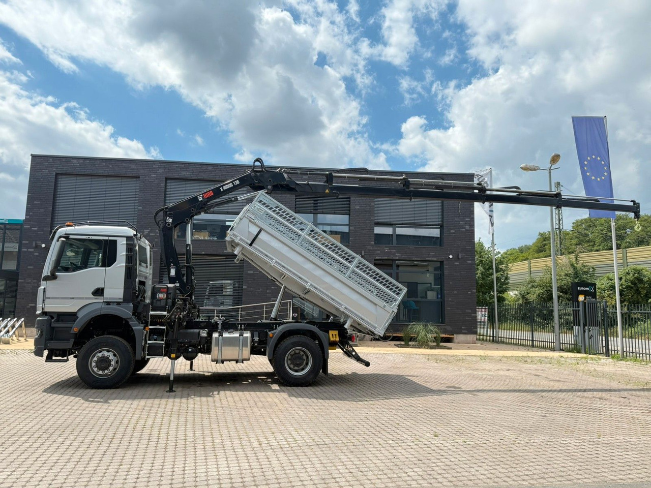 MAN TGS 18.400 TG3 4x4 Euro6e Hiab X-HiDuo 138DS-4 - Sklápač, Auto s hydraulickou rukou: obrázok 4 MAN TGS 18.400 TG3 4x4 Euro6e Hiab X-HiDuo 138DS-4 - Sklápač, Auto s hydraulickou rukou: obrázok 4