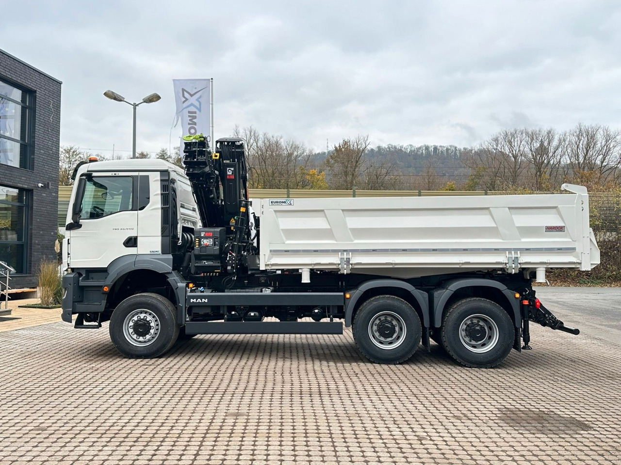 MAN TGS 33.440 6x6 /3-Seiten- Kipper / Kran HIAB 302 - Sklápač, Auto s hydraulickou rukou: obrázok 3 MAN TGS 33.440 6x6 /3-Seiten- Kipper / Kran HIAB 302 - Sklápač, Auto s hydraulickou rukou: obrázok 3
