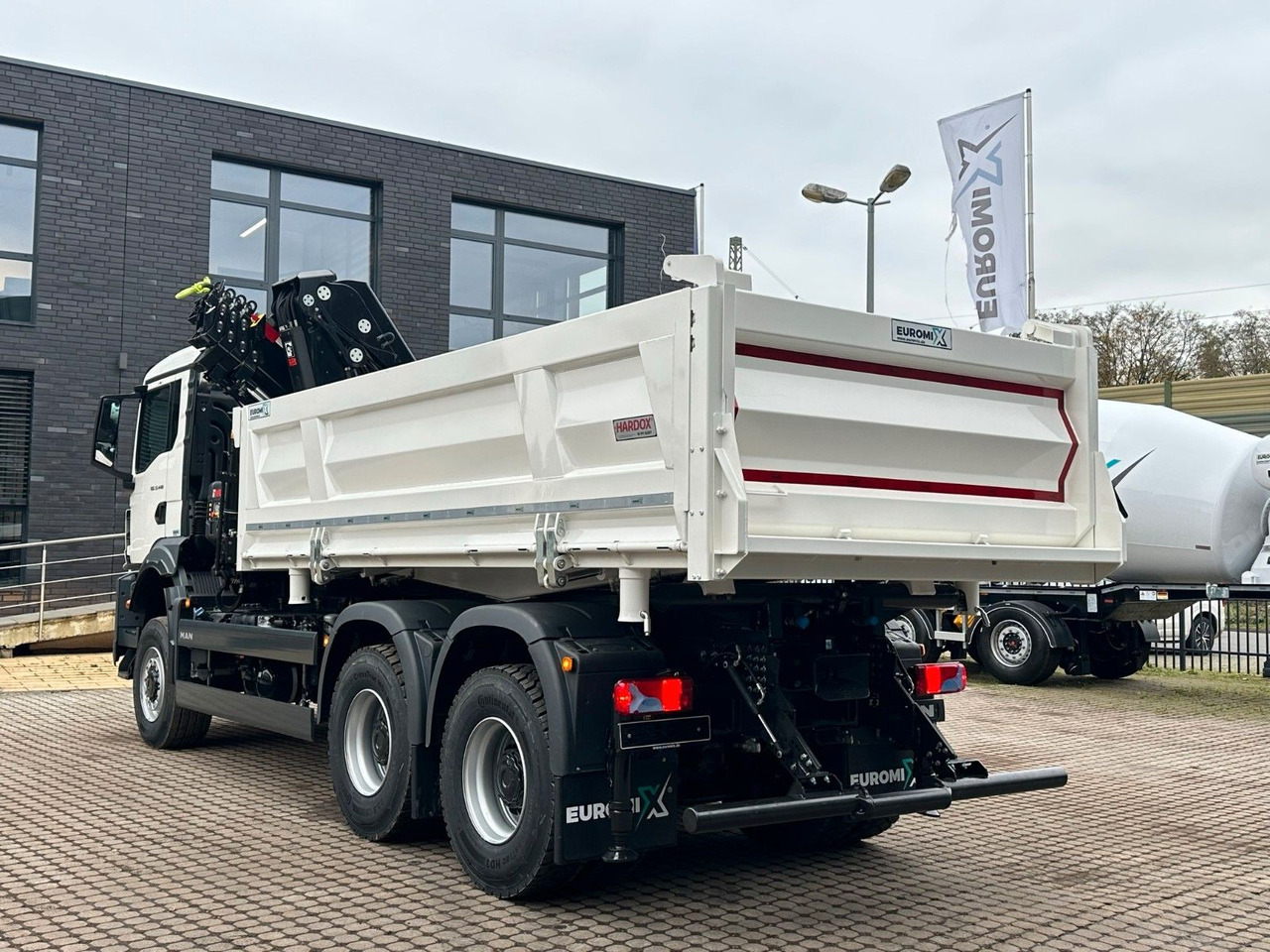 MAN TGS 33.440 6x6 /3-Seiten- Kipper / Kran HIAB 302 - Sklápač, Auto s hydraulickou rukou: obrázok 4 MAN TGS 33.440 6x6 /3-Seiten- Kipper / Kran HIAB 302 - Sklápač, Auto s hydraulickou rukou: obrázok 4