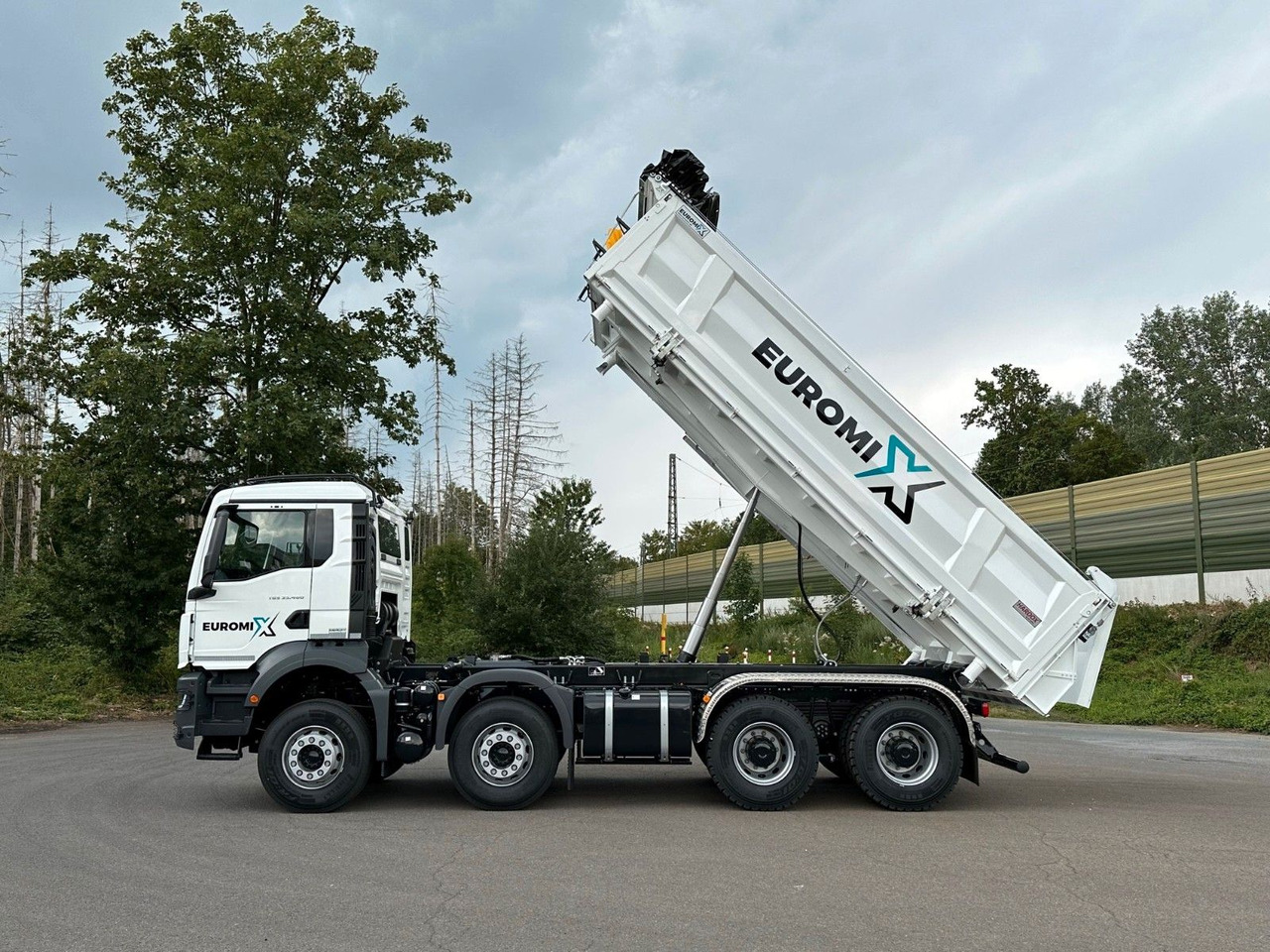 MAN TGS 35.480 8x4 EuromixMTP 3-Seiten-Kipper - Sklápač: obrázok 5 MAN TGS 35.480 8x4 EuromixMTP 3-Seiten-Kipper - Sklápač: obrázok 5