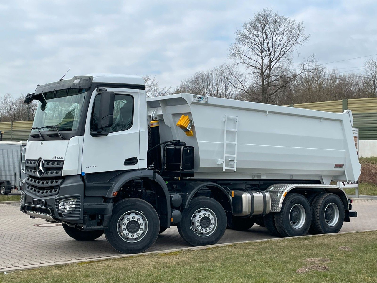Mercedes-Benz 4142 8X4 Mulden- Kipper - EuromixMTP - Sklápač: obrázok 2 Mercedes-Benz 4142 8X4 Mulden- Kipper - EuromixMTP - Sklápač: obrázok 2