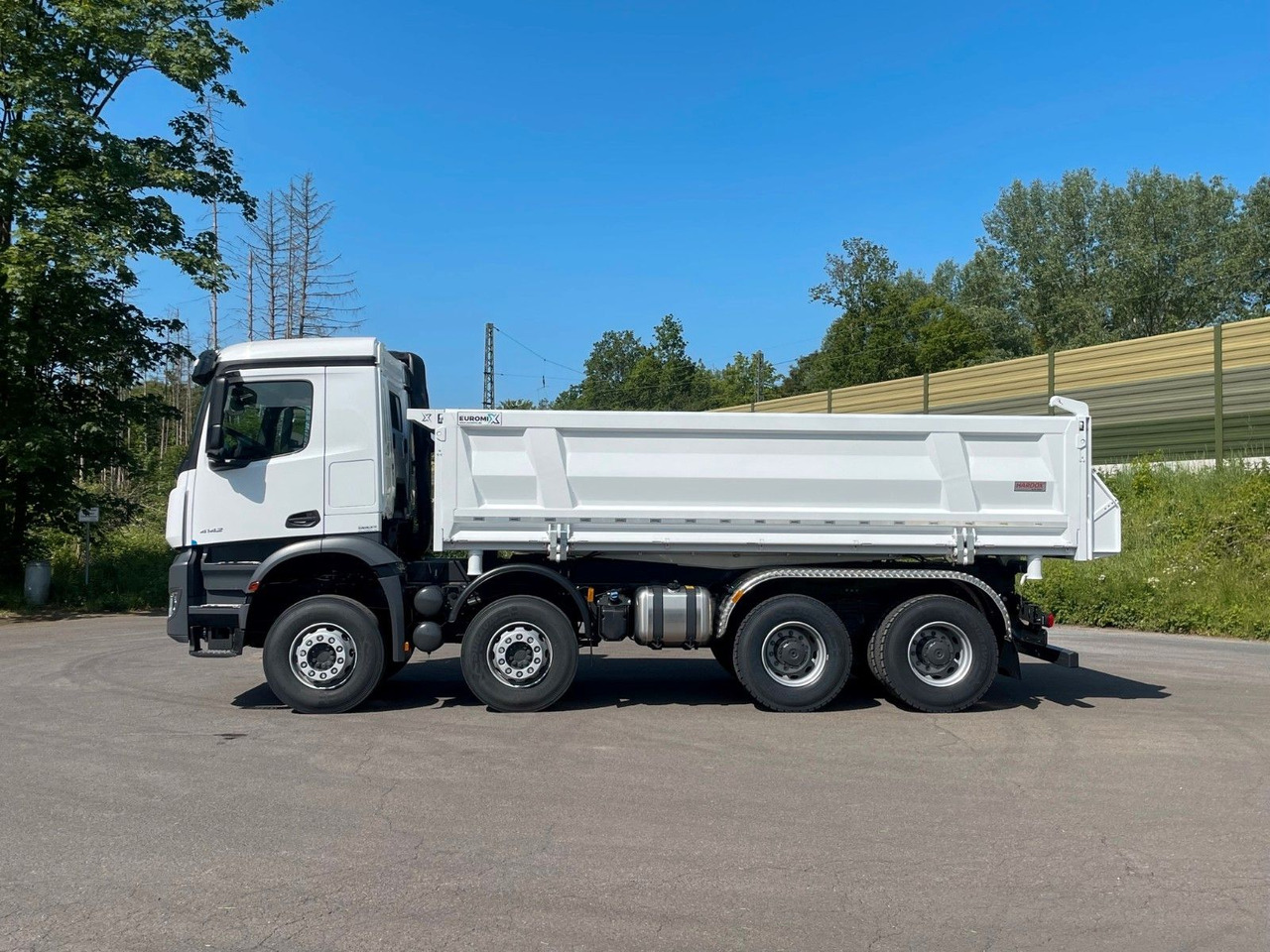 Mercedes-Benz 4145 8X4 Euromix EMT 3-Seiten-Kipper Mercedes-Benz 4145 8X4 Euromix EMT 3-Seiten-Kipper - Sklápač: obrázok 3 Mercedes-Benz 4145 8X4 Euromix EMT 3-Seiten-Kipper Mercedes-Benz 4145 8X4 Euromix EMT 3-Seiten-Kipper - Sklápač: obrázok 3