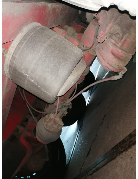 Curtain semi-trailer with used aboveground 2700 &4850L tanks Gas, Gaz, LPG, GPL, Propane, Butane tank ID 8.370 - Cisternový náves: obrázok 4 Curtain semi-trailer with used aboveground 2700 &4850L tanks Gas, Gaz, LPG, GPL, Propane, Butane tank ID 8.370 - Cisternový náves: obrázok 4