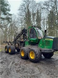 John Deere 1110 E - Vyvážečka: obrázok 1 John Deere 1110 E - Vyvážečka: obrázok 1