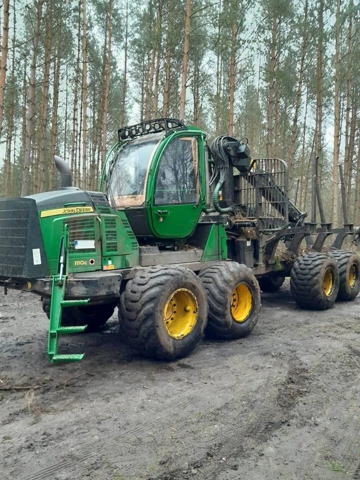John Deere 1110 E - Vyvážečka: obrázok 4 John Deere 1110 E - Vyvážečka: obrázok 4