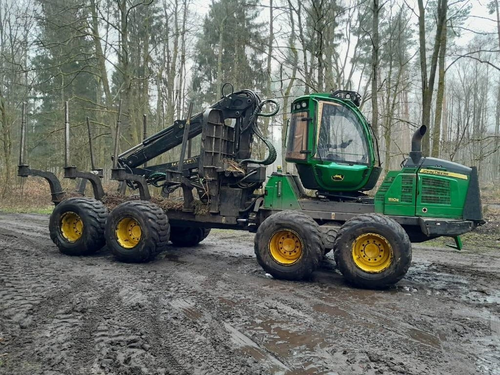 John Deere 1110 E - Vyvážečka: obrázok 2 John Deere 1110 E - Vyvážečka: obrázok 2