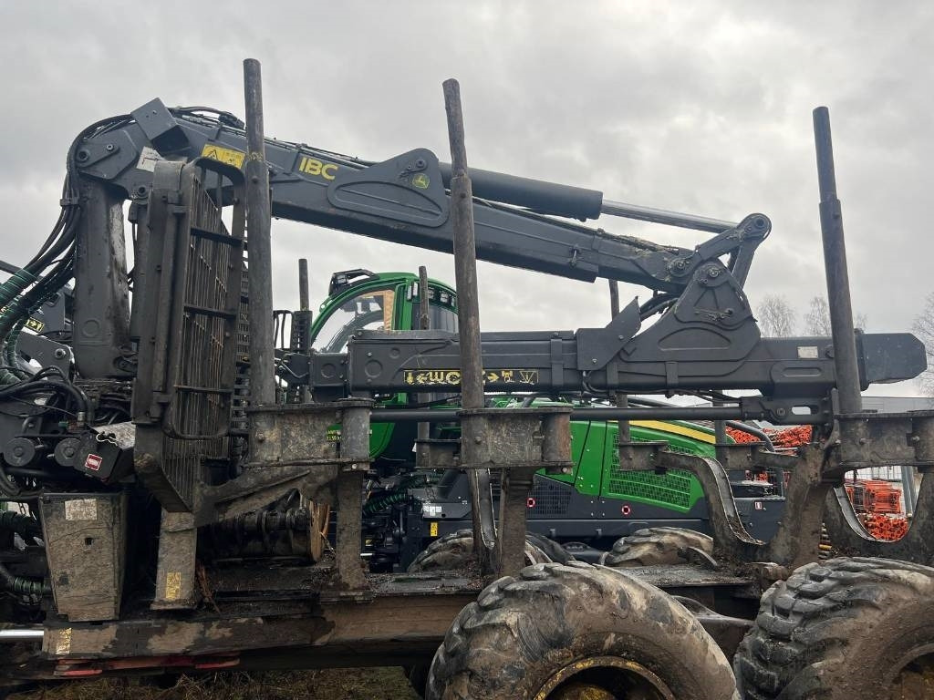 John Deere 1510 G - Vyvážečka: obrázok 4 John Deere 1510 G - Vyvážečka: obrázok 4