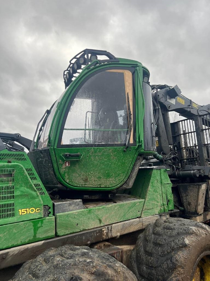 John Deere 1510 G - Vyvážečka: obrázok 2 John Deere 1510 G - Vyvážečka: obrázok 2