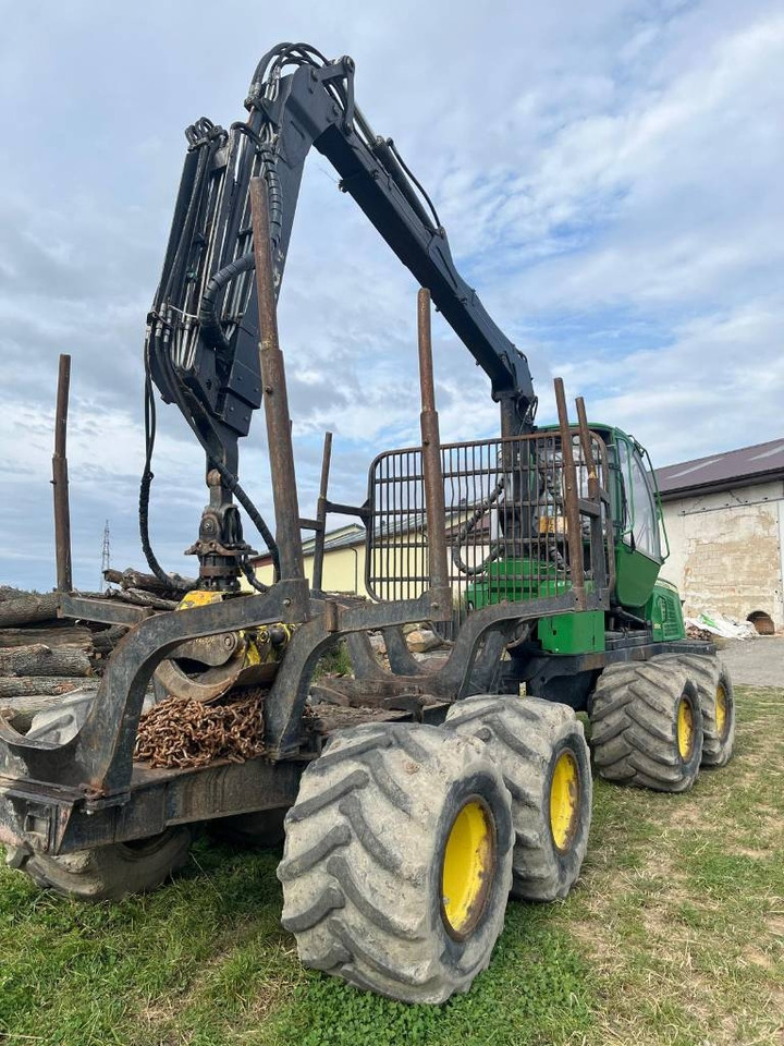 John Deere 810 E  - Vyvážečka: obrázok 1 John Deere 810 E  - Vyvážečka: obrázok 1