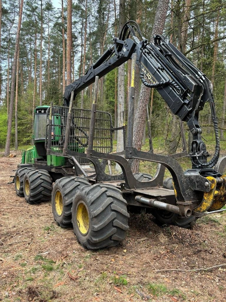 John Deere 810 E - Vyvážečka: obrázok 5 John Deere 810 E - Vyvážečka: obrázok 5