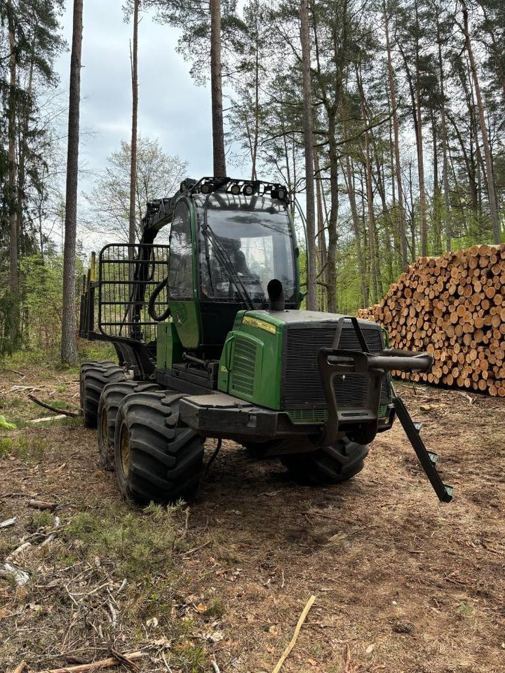 John Deere 810 E - Vyvážečka: obrázok 4 John Deere 810 E - Vyvážečka: obrázok 4