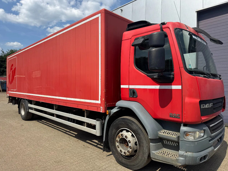 DAF LF 55.220 **EURO 4-MANUAL GEARBOX** - Skříňový nákladní auto: obrázok 3 DAF LF 55.220 **EURO 4-MANUAL GEARBOX** - Skříňový nákladní auto: obrázok 3