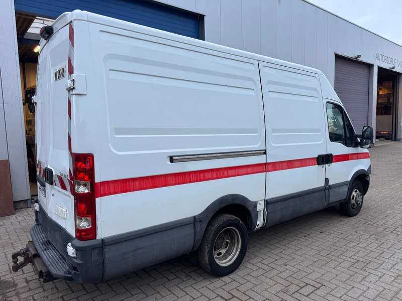 Iveco Daily **35C15-EURO 5-MOTOR 3.0** - Furgon: obrázok 5 Iveco Daily **35C15-EURO 5-MOTOR 3.0** - Furgon: obrázok 5