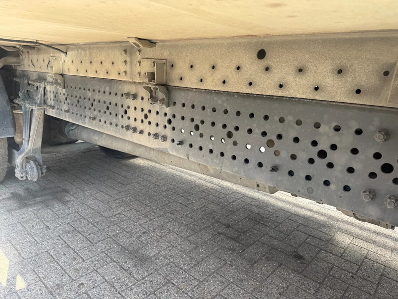 Chladirenské nákladné vozidlo Mercedes-Benz Antos 1827 **BLUETEC 6-FRENCH TRUCK-8,70L BOX**: obrázok 5