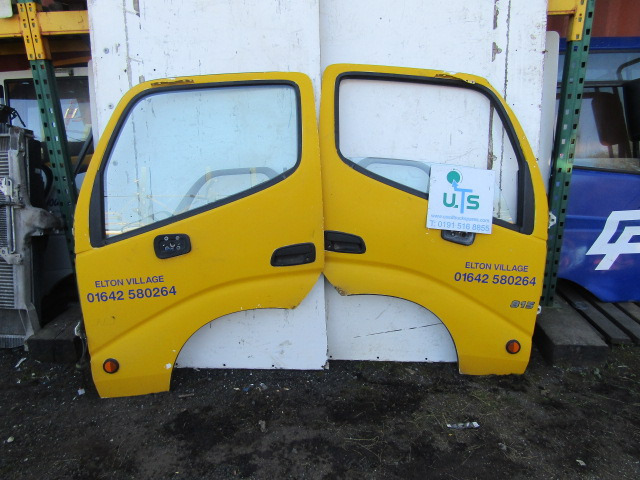 HINO 300 SERIES COMPLETE DOORS - Kabína a interiér pre Nákladné auto: obrázok 1 HINO 300 SERIES COMPLETE DOORS - Kabína a interiér pre Nákladné auto: obrázok 1