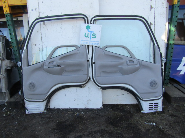 HINO 300 SERIES COMPLETE DOORS - Kabína a interiér pre Nákladné auto: obrázok 2 HINO 300 SERIES COMPLETE DOORS - Kabína a interiér pre Nákladné auto: obrázok 2