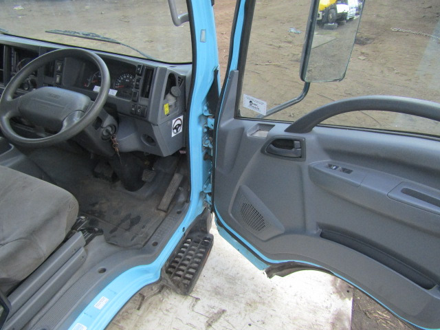 ISUZU N75 CAB (2012) - Kabína pre Nákladné auto: obrázok 3 ISUZU N75 CAB (2012) - Kabína pre Nákladné auto: obrázok 3