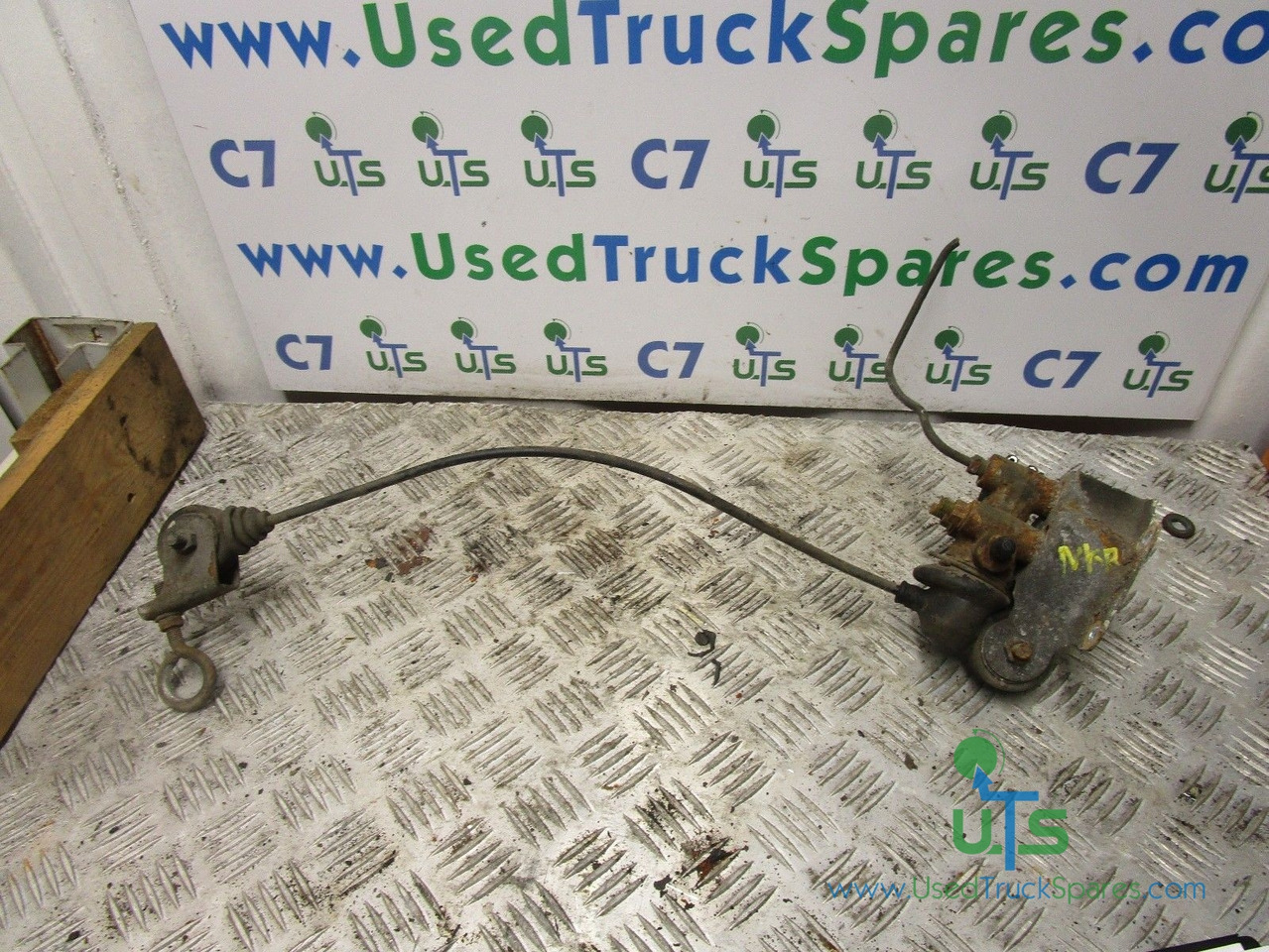 ISUZU NKR LOAD SENSING / BRAKE VALVE - Diely bŕzd pre Nákladné auto: obrázok 1 ISUZU NKR LOAD SENSING / BRAKE VALVE - Diely bŕzd pre Nákladné auto: obrázok 1