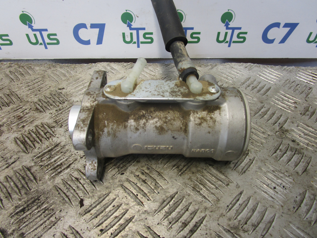 ISUZU NQR BRAKE MASTER CYLINDER - Diely bŕzd pre Nákladné auto: obrázok 1 ISUZU NQR BRAKE MASTER CYLINDER - Diely bŕzd pre Nákladné auto: obrázok 1