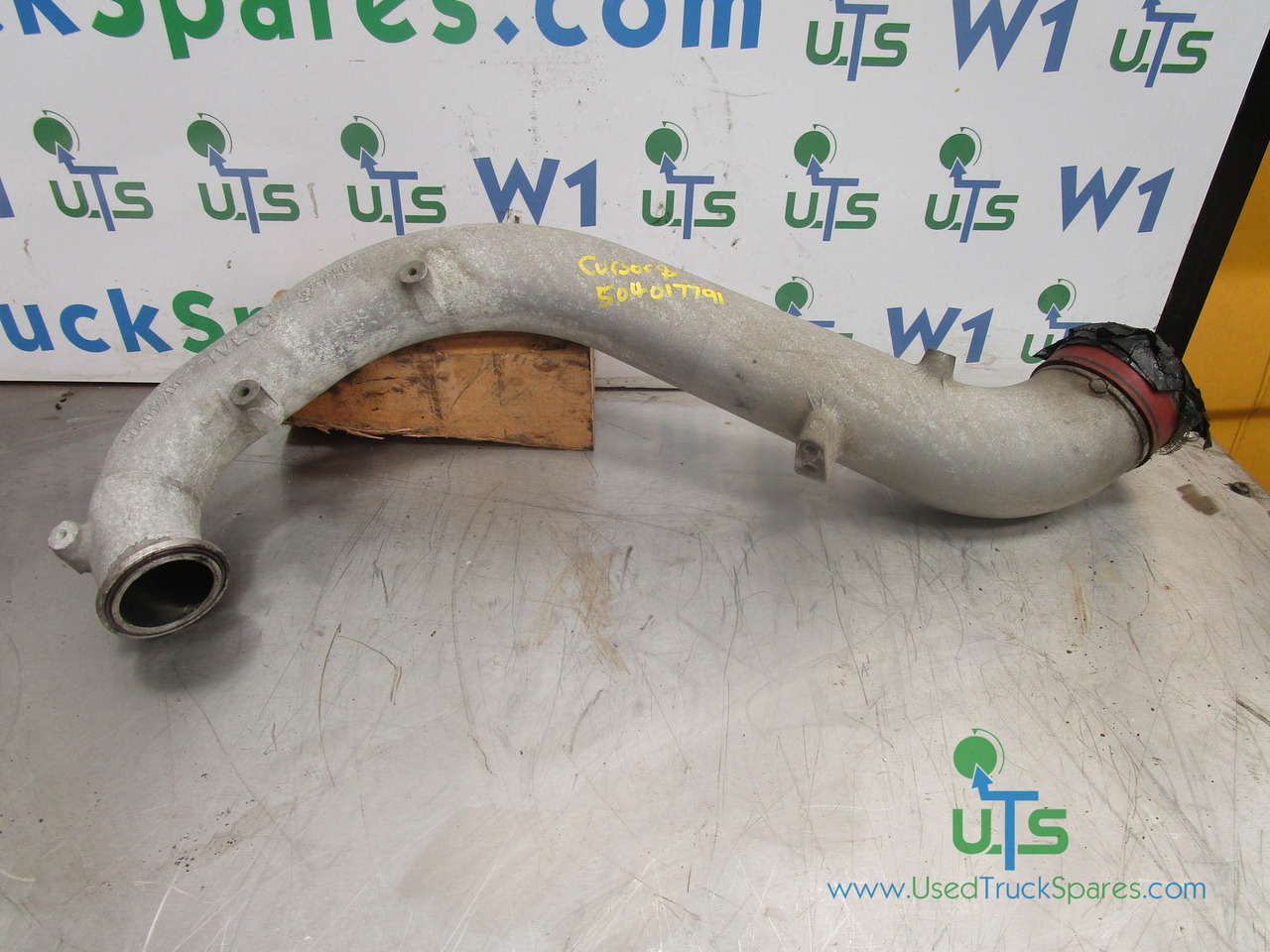 IVECO CURSOR 8 INTERCOOLER PIPE P/NO 504017791 - Motor a diely pre Nákladné auto: obrázok 1 IVECO CURSOR 8 INTERCOOLER PIPE P/NO 504017791 - Motor a diely pre Nákladné auto: obrázok 1