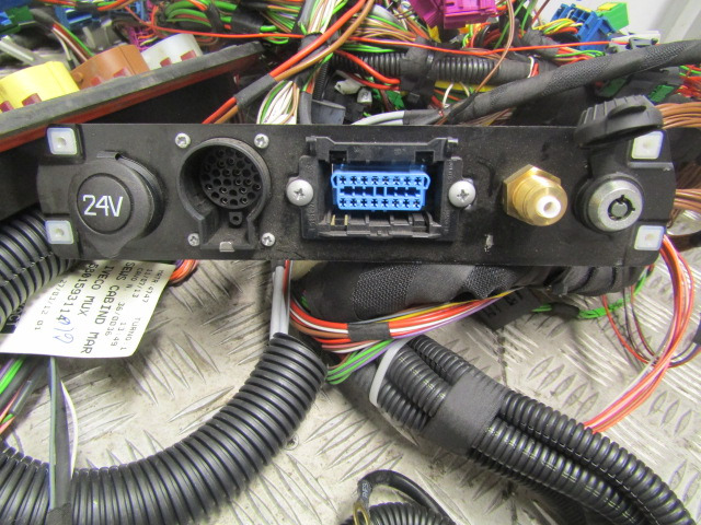 IVECO STRALIS COPLETE CAB WIRING HARNESS - Elektrický systém pre Nákladné auto: obrázok 2 IVECO STRALIS COPLETE CAB WIRING HARNESS - Elektrický systém pre Nákladné auto: obrázok 2