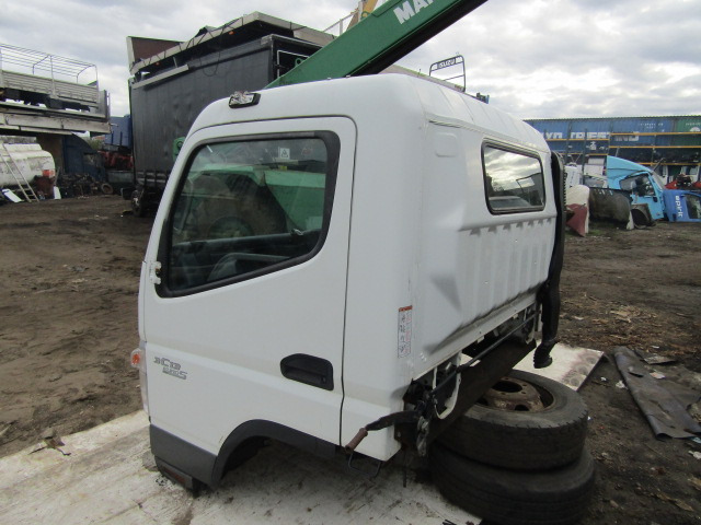 MITSUBISHI FUSO 35C13 EURO 5 CAB 2012 - Kabína pre Nákladné auto: obrázok 4 MITSUBISHI FUSO 35C13 EURO 5 CAB 2012 - Kabína pre Nákladné auto: obrázok 4
