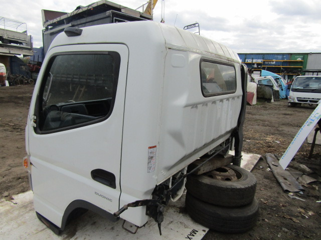 MITSUBISHI FUSO 7C 15/18 CAB (2014) - Kabína pre Nákladné auto: obrázok 5 MITSUBISHI FUSO 7C 15/18 CAB (2014) - Kabína pre Nákladné auto: obrázok 5